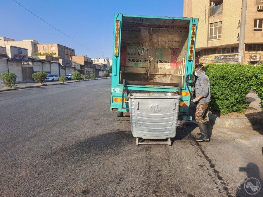 استمرار و ادامه شستشو و رنگ آمیزی مخازن فان در سطح منطقه یک شهرداری اهواز
