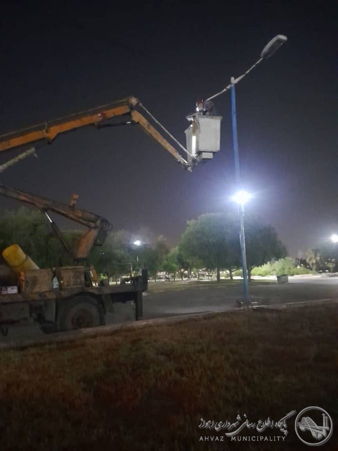 ارتقای سطح روشنایی پارک ارم اهواز با نصب پروژکتورهای مدرن LED