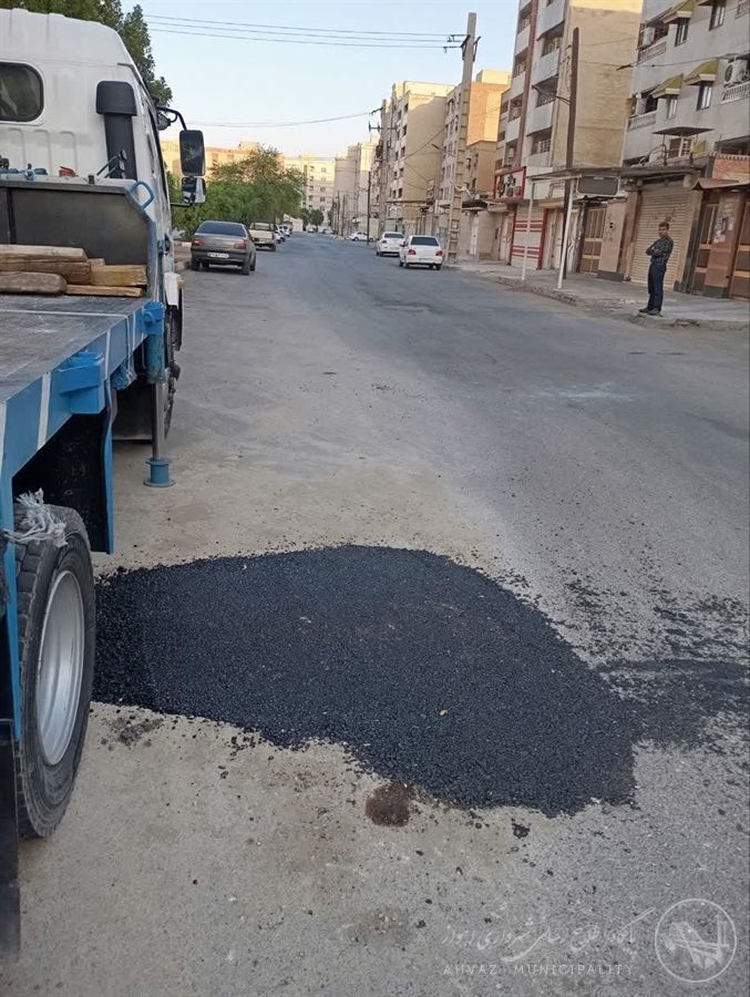 آغاز عملیات گسترده لکگیری آسفالت در سطح ناحیه سه هفت شهرداری اهواز