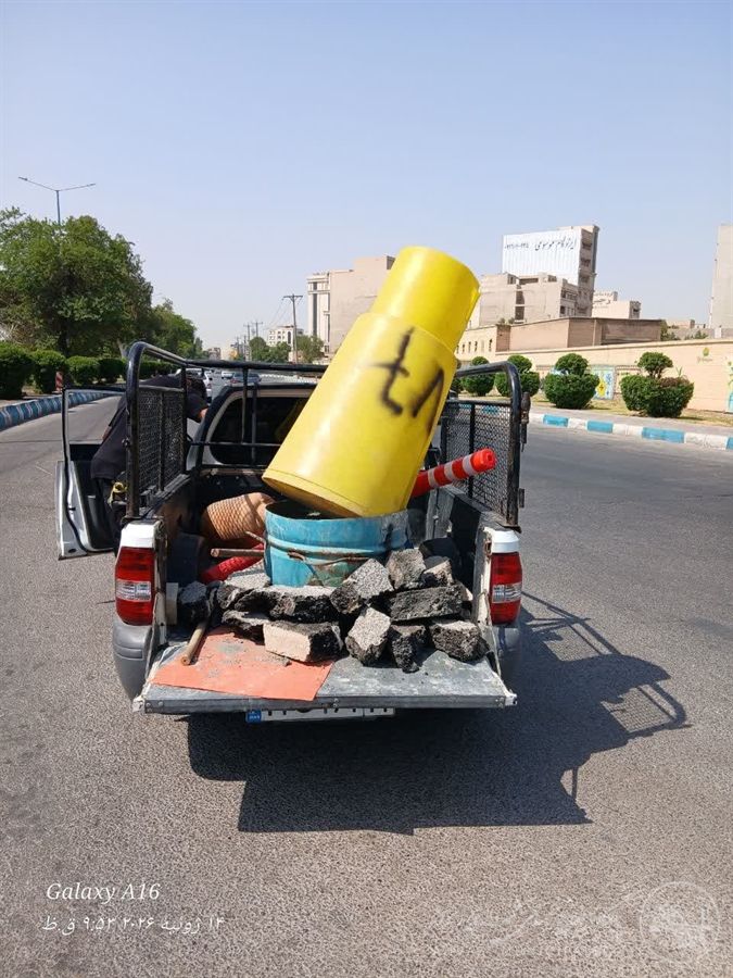 ارتقای ایمنی ترافیکی با نصب تابلوهای حاشیهنما در بلوارهای صداقت شرقی و دعبل خزاعی