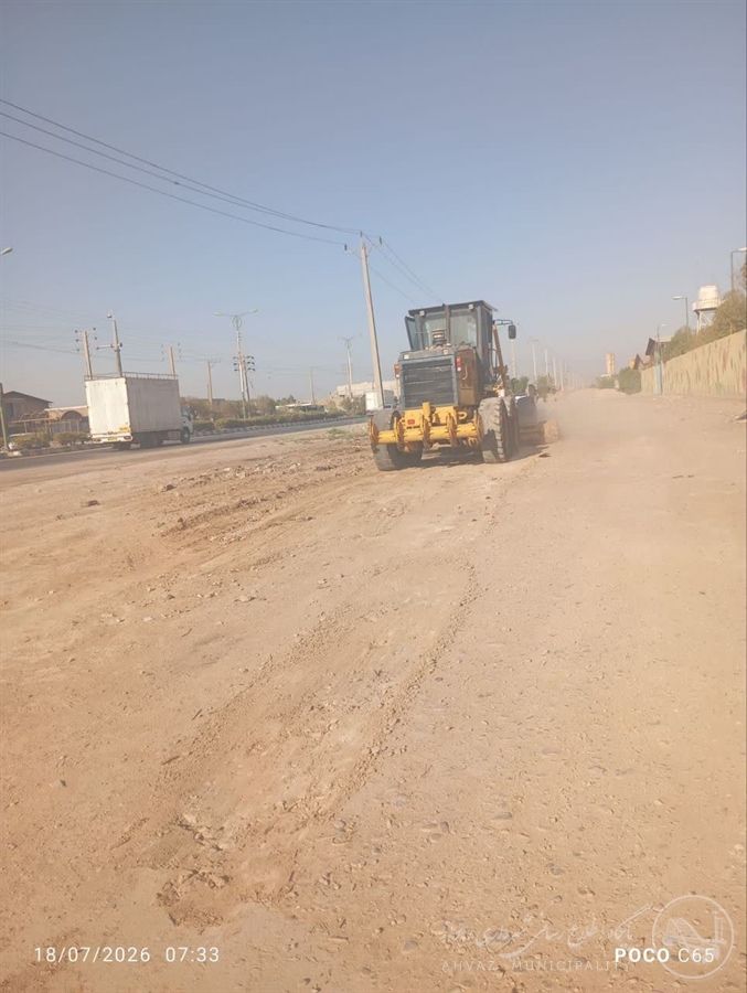 تسطیح باند رفت مسیر مشایه اربعین با تلاش نیروهای خدمات شهری منطقه ۶ اهواز