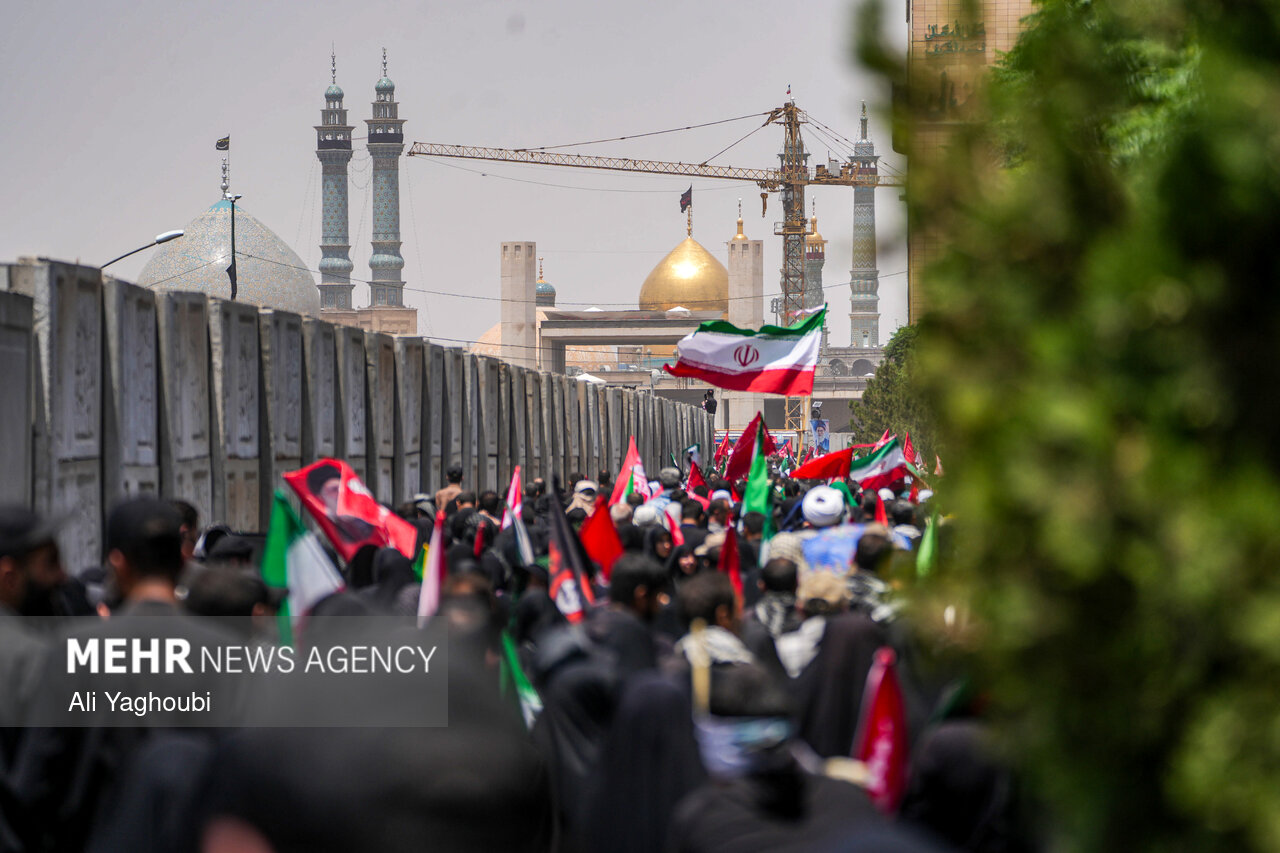 تشییع پیکر مطهر رهبر شهید انقلاب در قم - ۶
