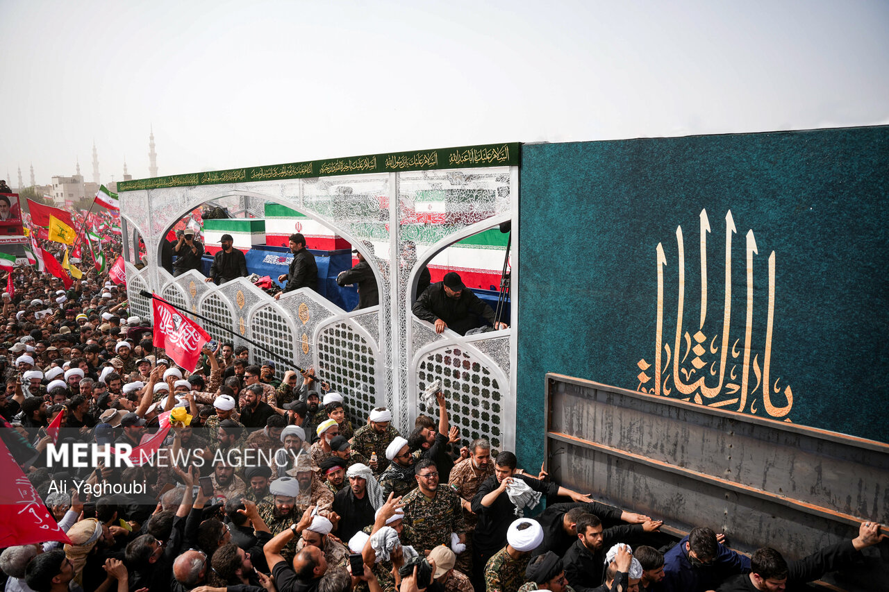 تشییع پیکر مطهر رهبر شهید انقلاب در قم - ۶