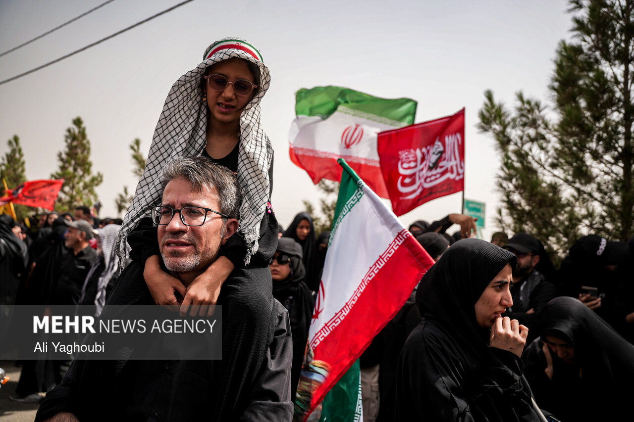 تشییع پیکر مطهر رهبر شهید انقلاب در قم - ۶