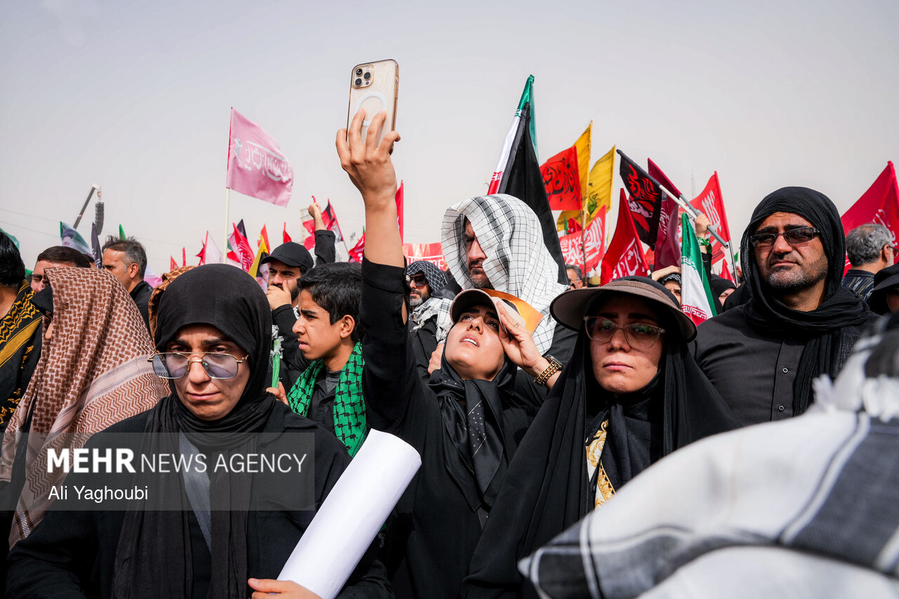 تشییع پیکر مطهر رهبر شهید انقلاب در قم - ۶