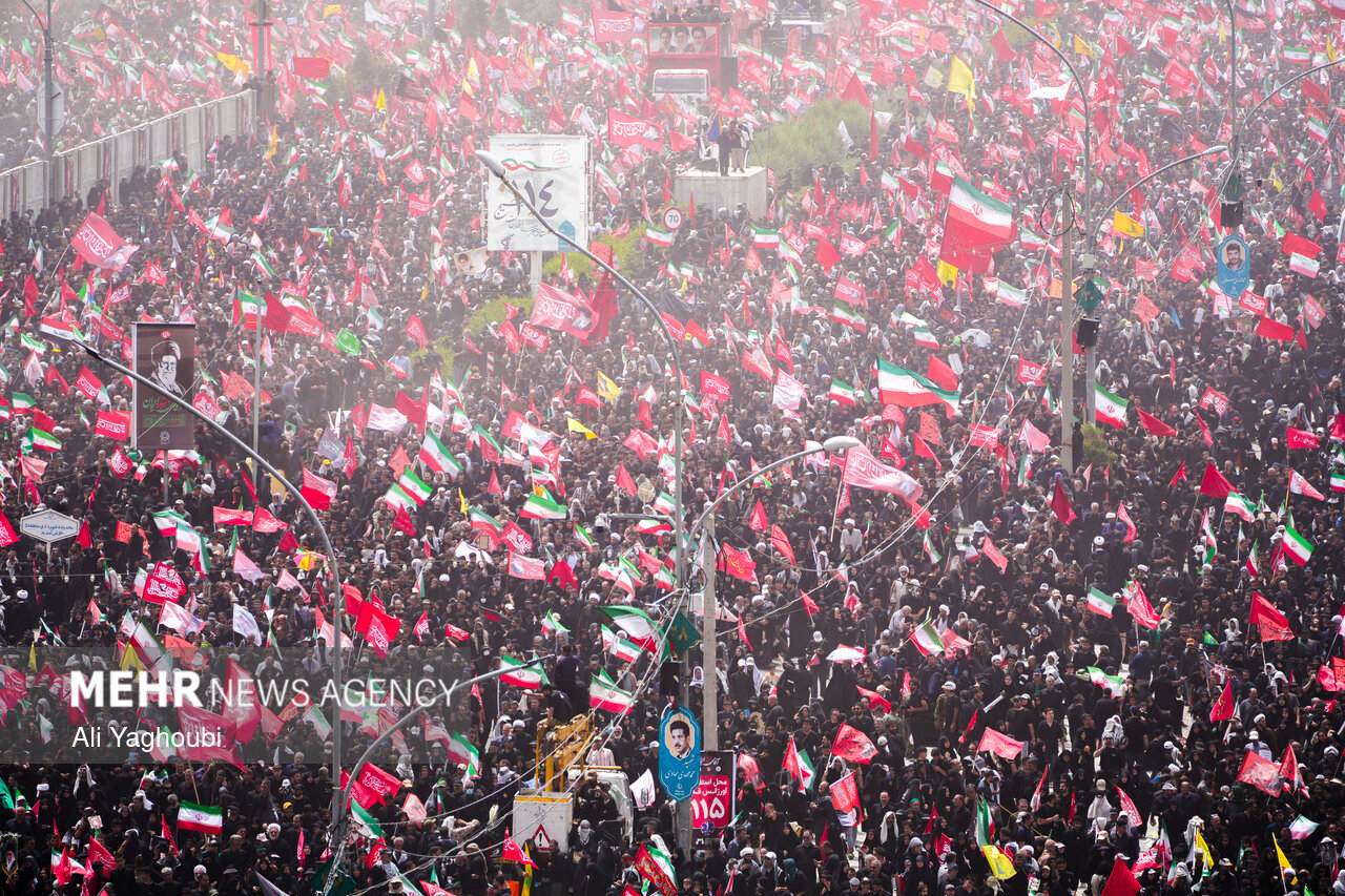 تشییع پیکر مطهر رهبر شهید انقلاب در قم - ۶