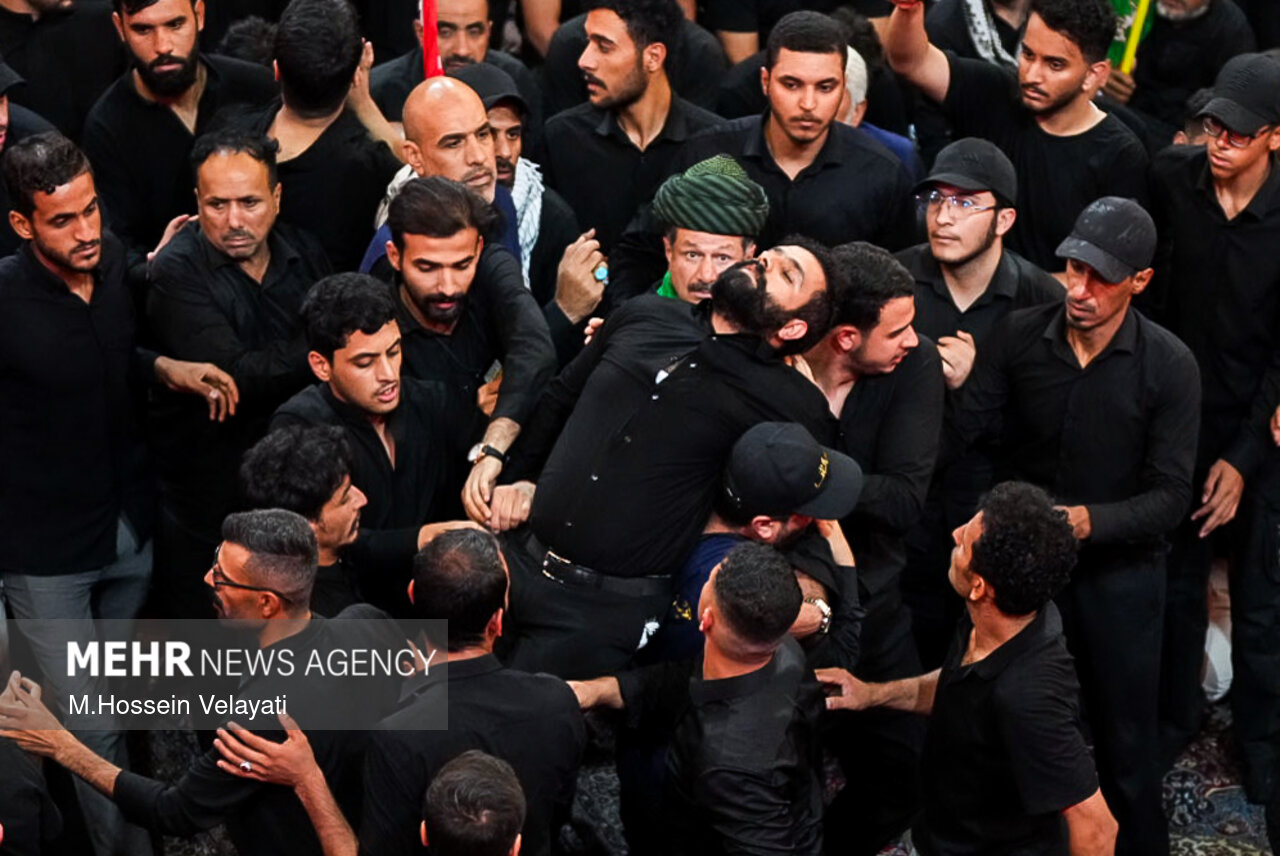 تشییع رهبر شهید انقلاب در کربلا