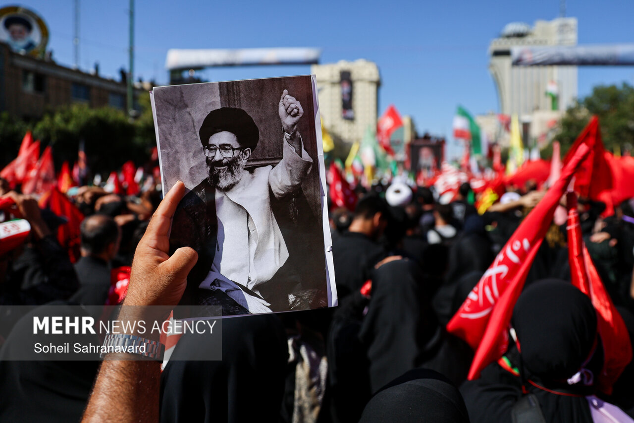 تشییع پیکر رهبر شهید انقلاب در مشهد - ۴