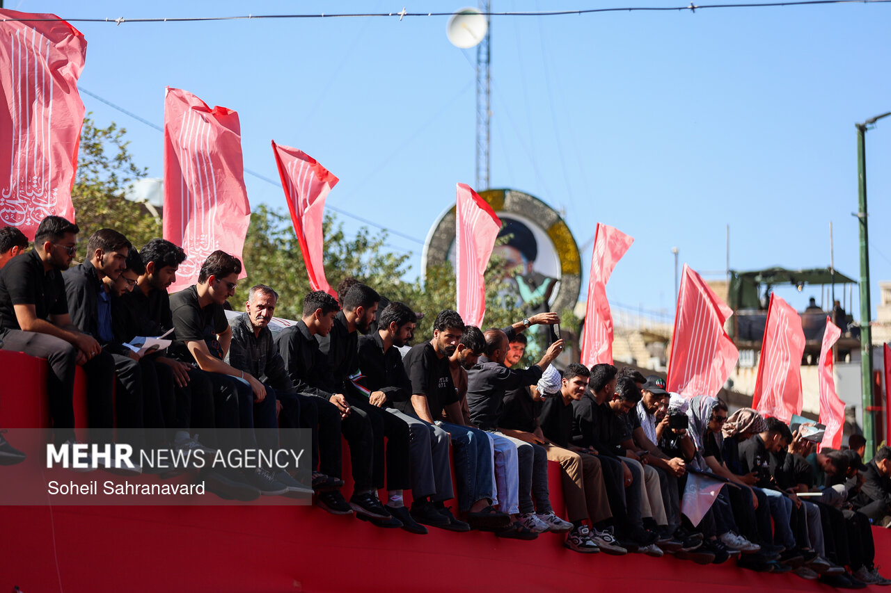 تشییع پیکر رهبر شهید انقلاب در مشهد - ۴