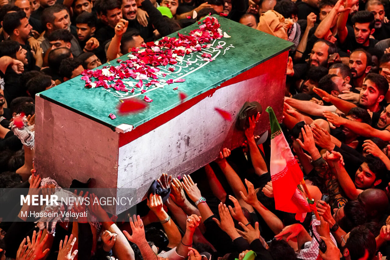 تشییع رهبر شهید انقلاب در کربلا