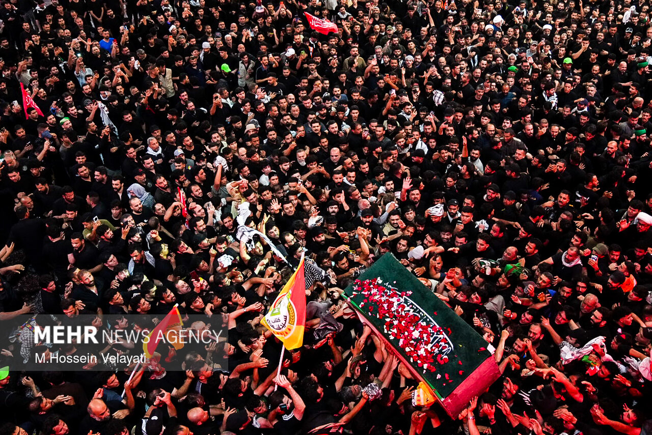 تشییع رهبر شهید انقلاب در کربلا