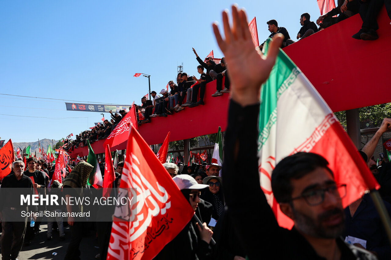 تشییع پیکر رهبر شهید انقلاب در مشهد - ۴