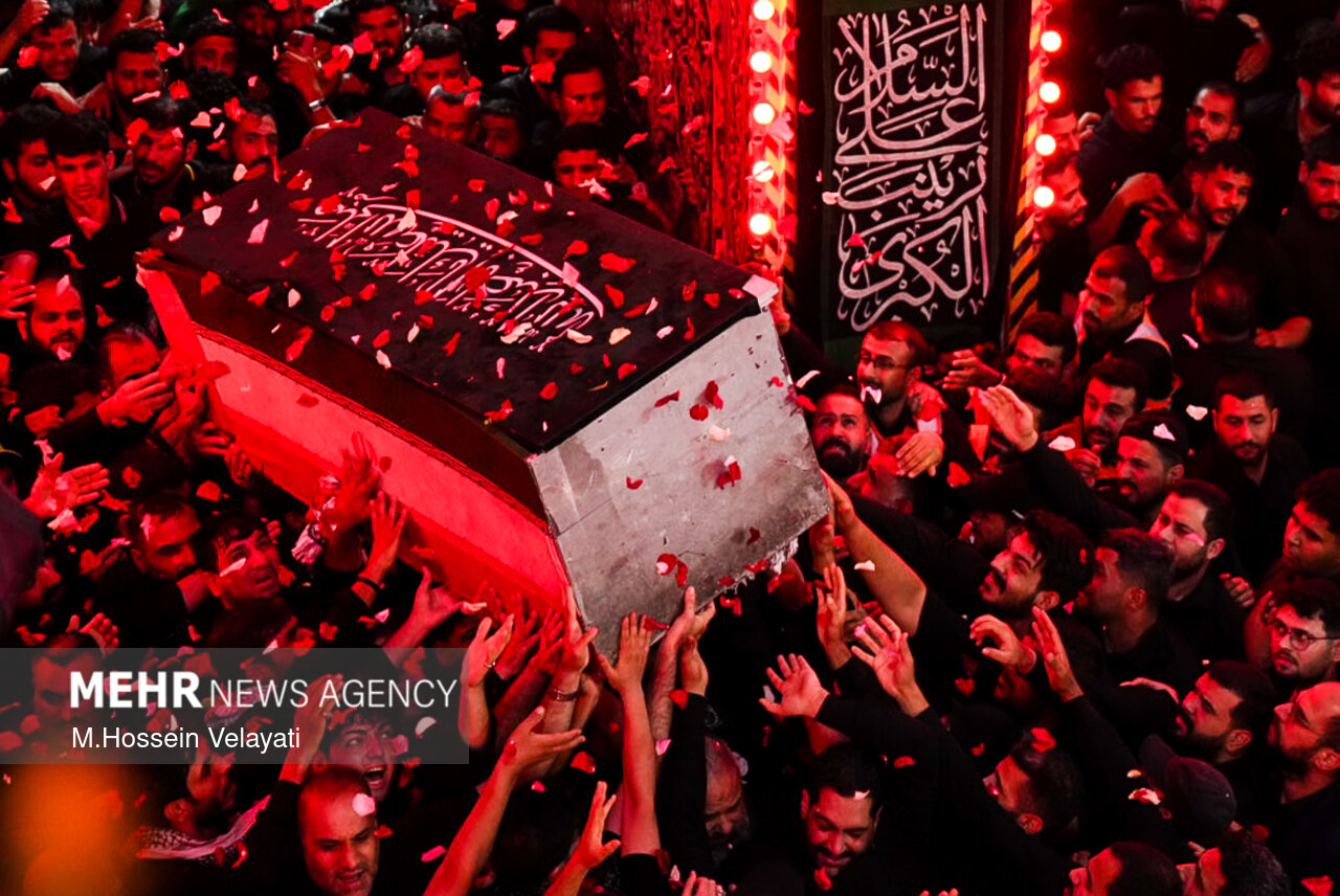 تشییع رهبر شهید انقلاب در کربلا