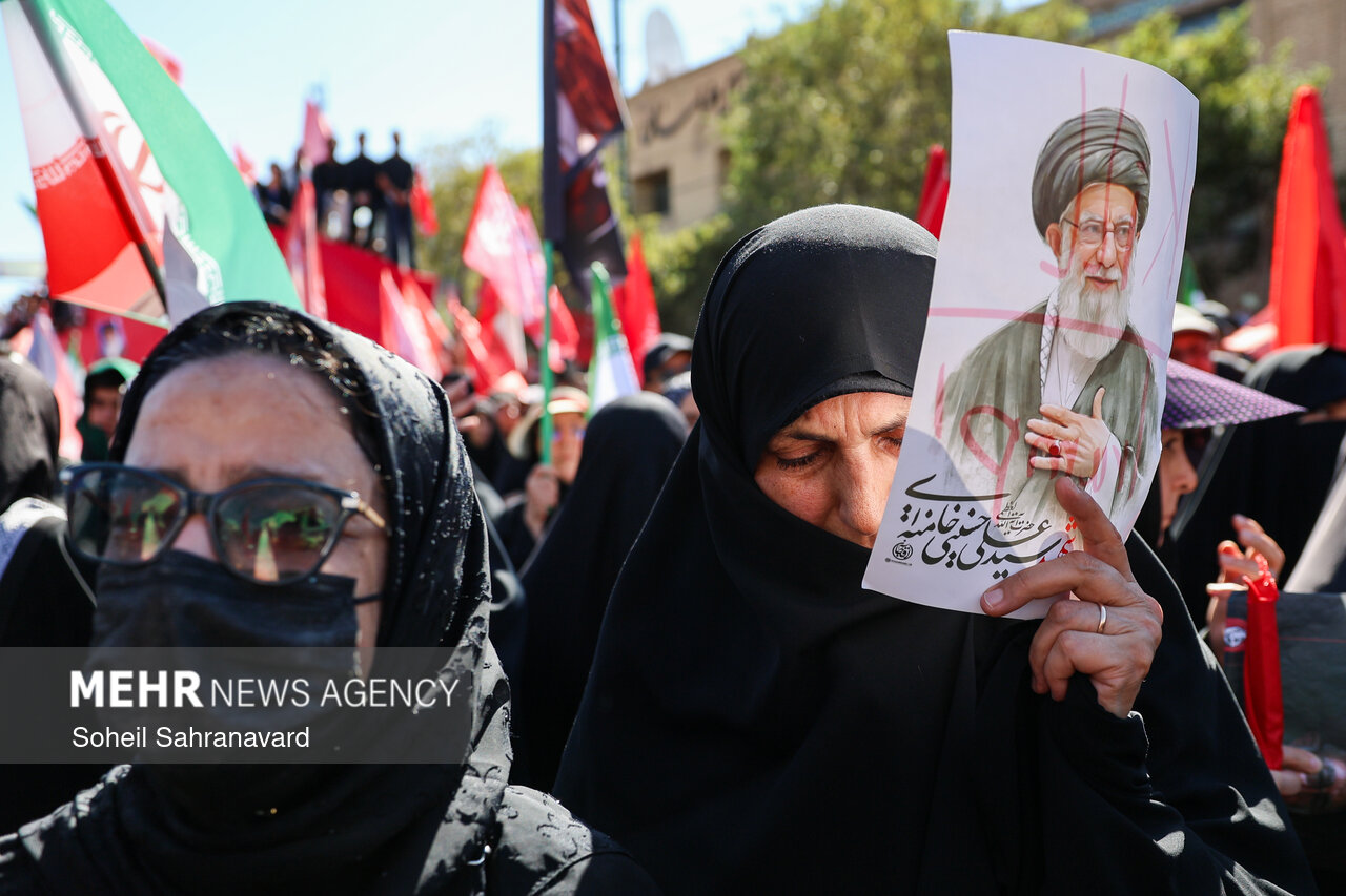 تشییع پیکر رهبر شهید انقلاب در مشهد - ۴