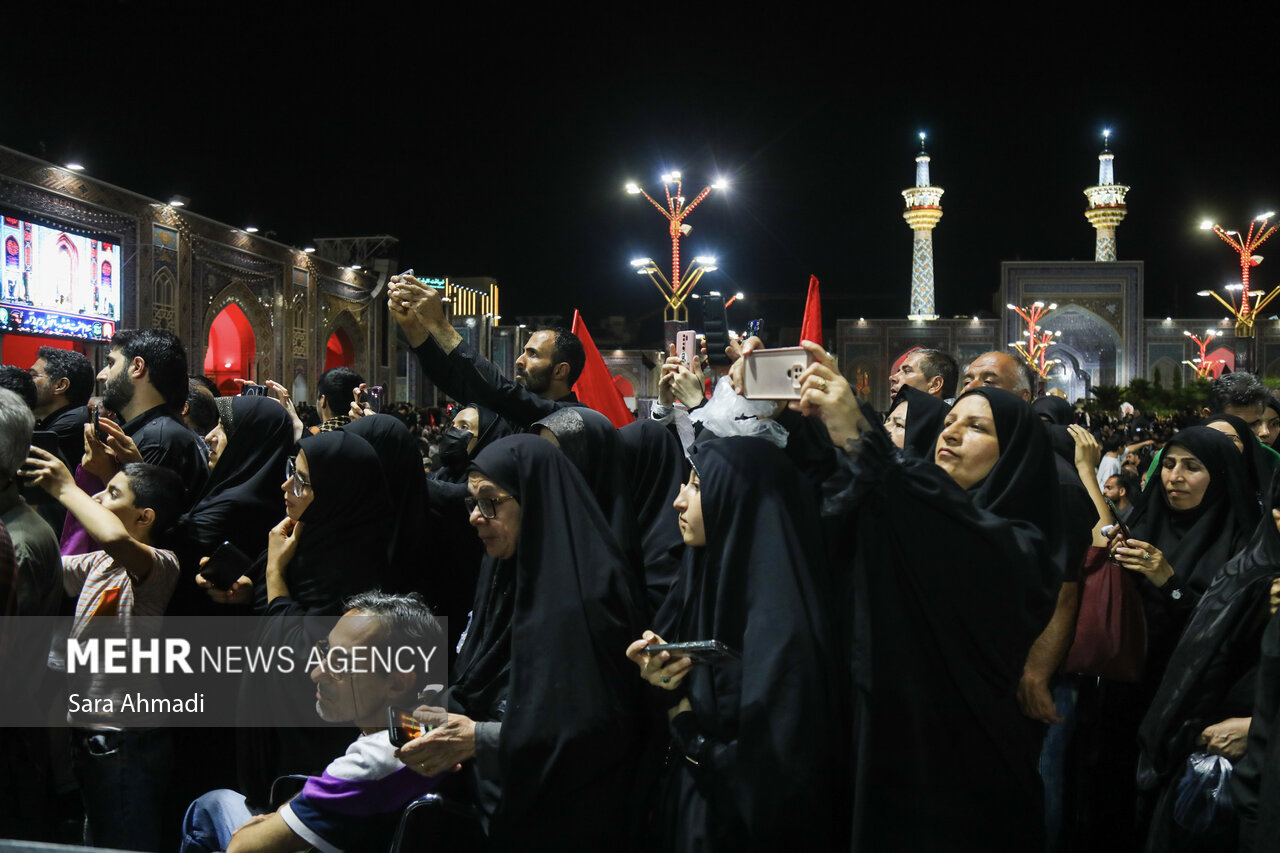 بزرگداشت رهبر شهید انقلاب در حرم مطهر رضوی