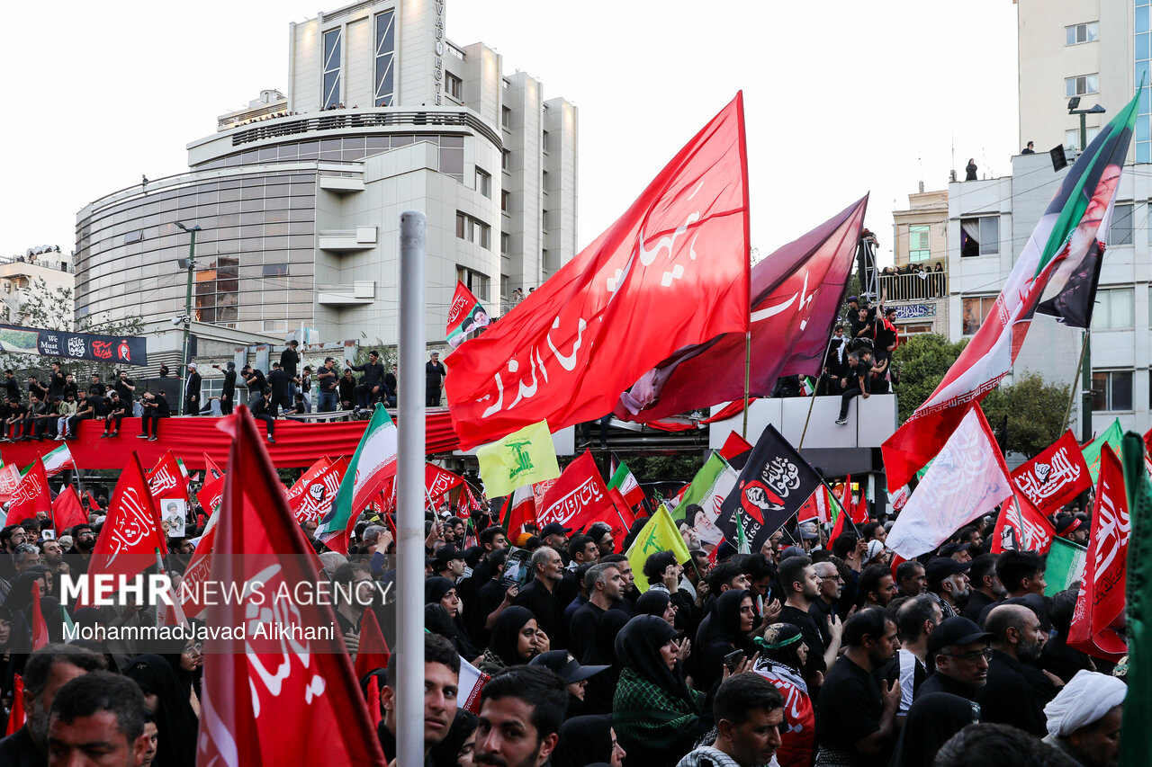 تشییع پیکر رهبر شهید انقلاب در مشهد - ۱۰