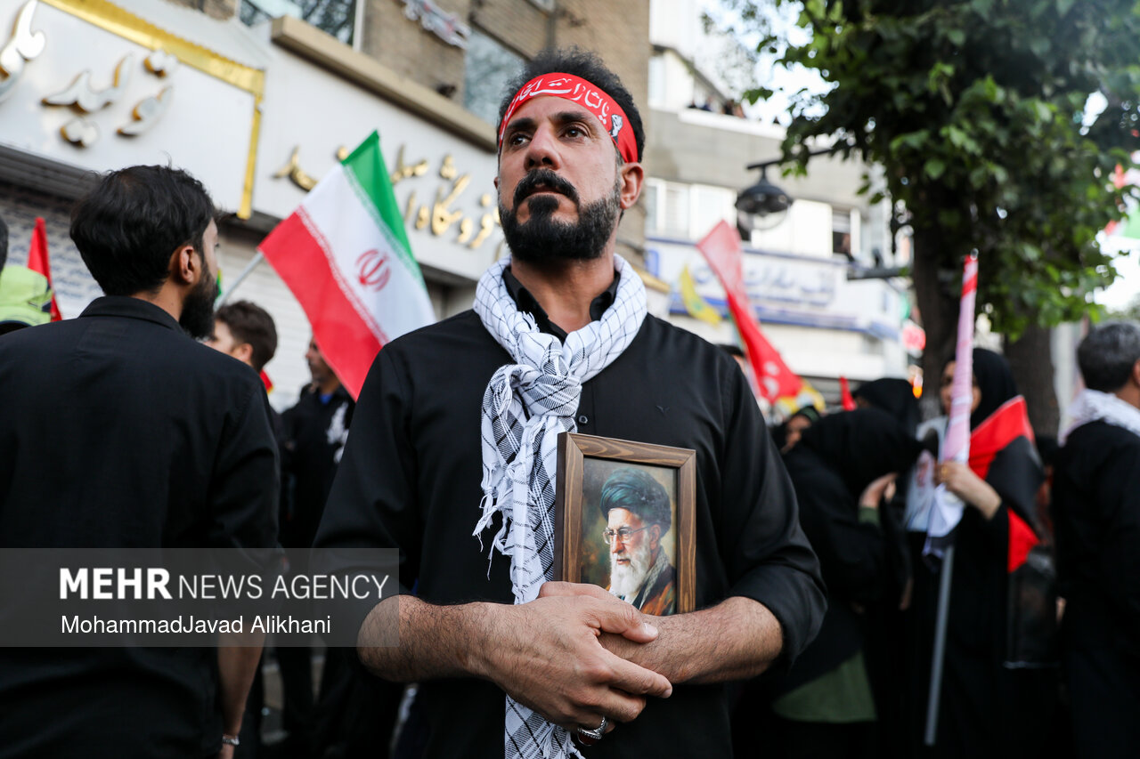 تشییع پیکر رهبر شهید انقلاب در مشهد - ۱۰