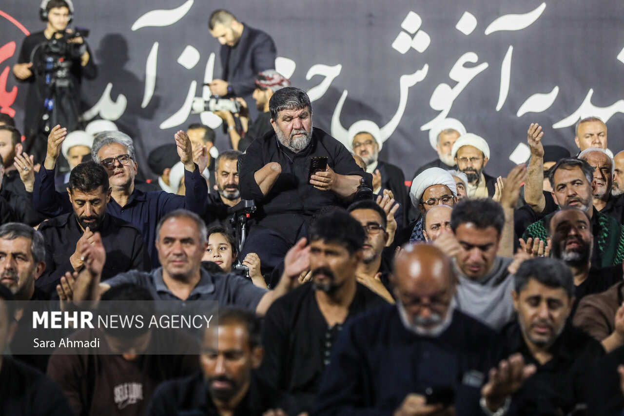 بزرگداشت رهبر شهید انقلاب در حرم مطهر رضوی