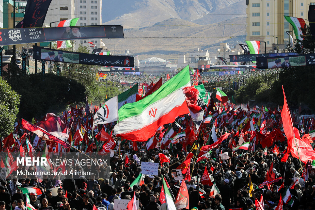 تشییع پیکر رهبر شهید انقلاب در مشهد - ۱۰