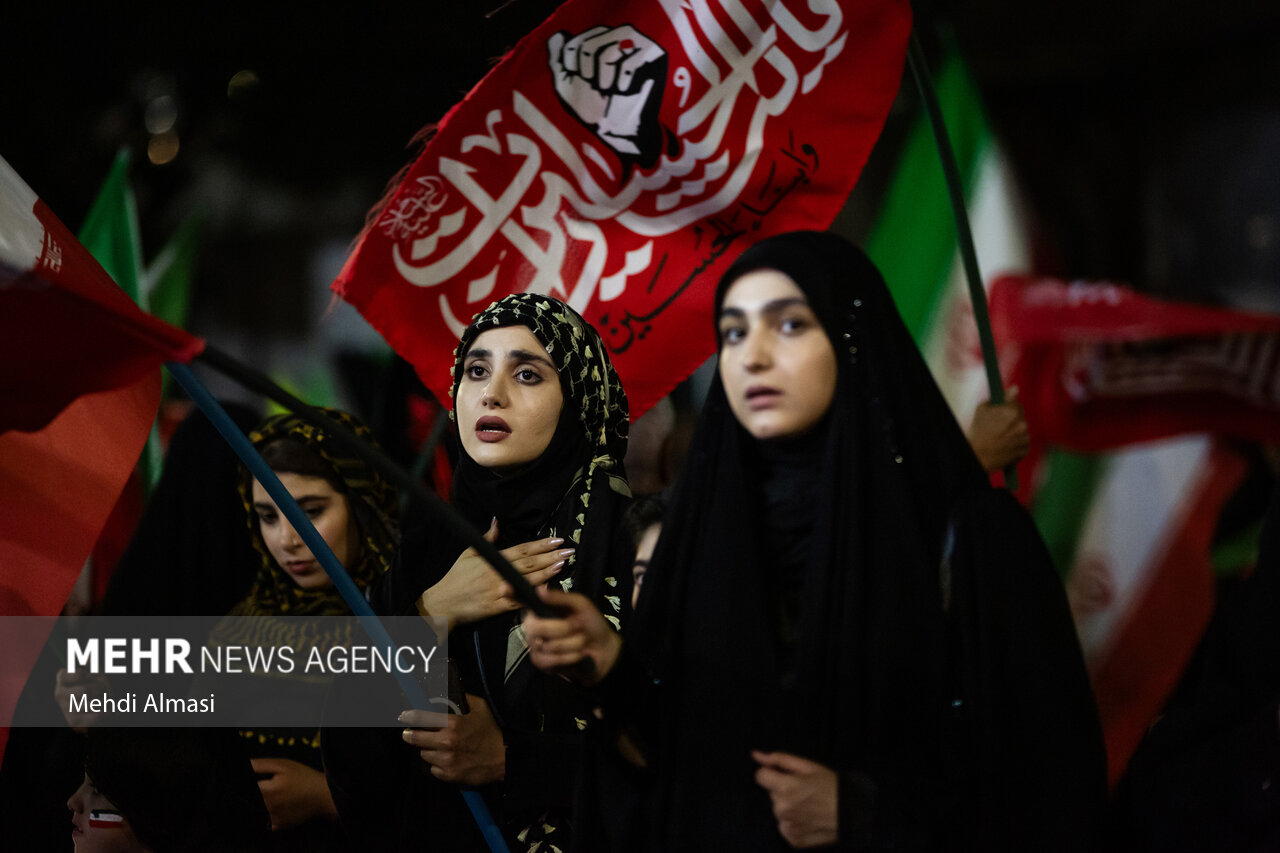 اشک و ماتم در شام غریبان رهبر شهید