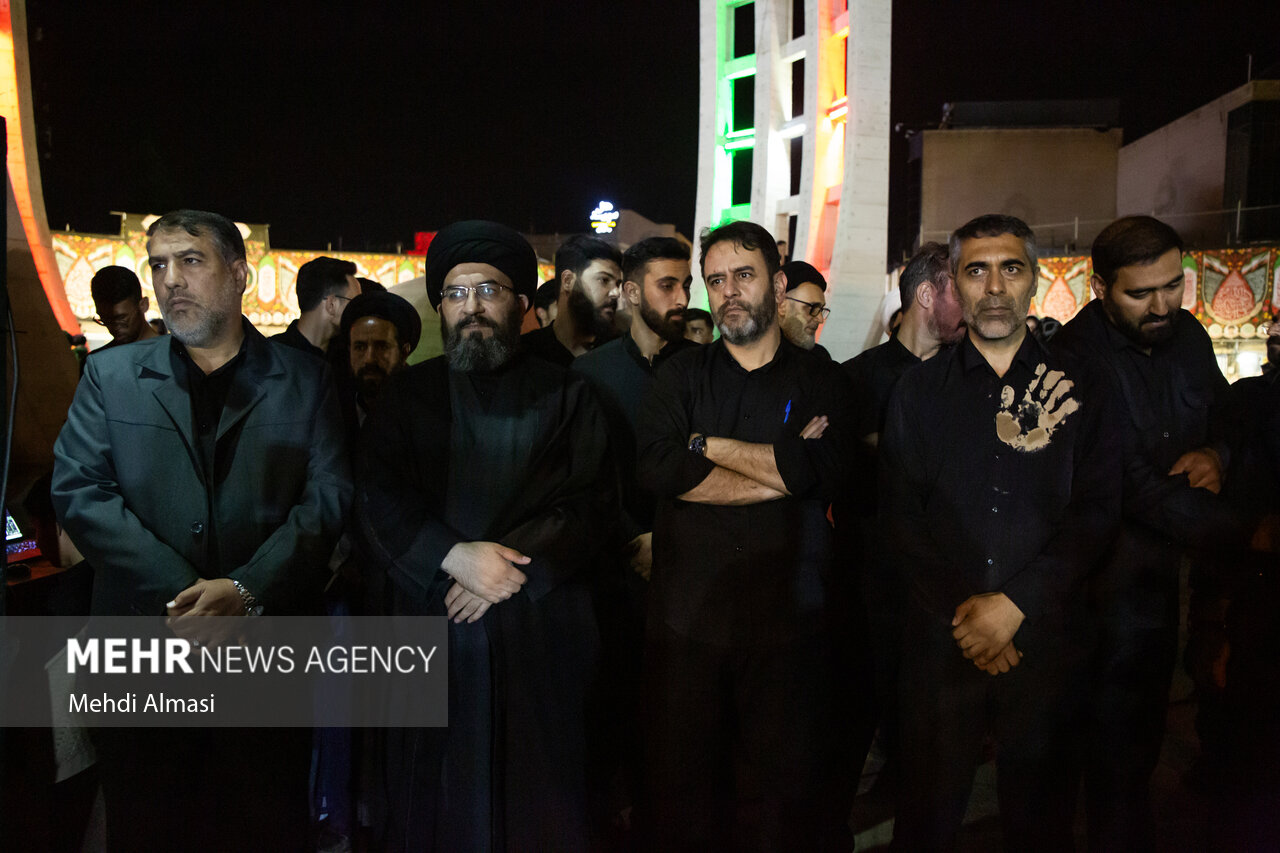 اشک و ماتم در شام غریبان رهبر شهید