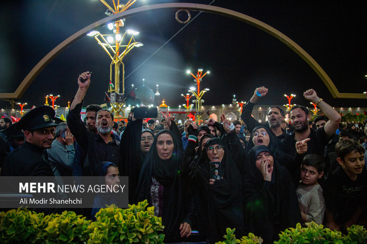 دومین شب بزرگداشت رهبر شهید انقلاب در حرم امام رضا (ع)