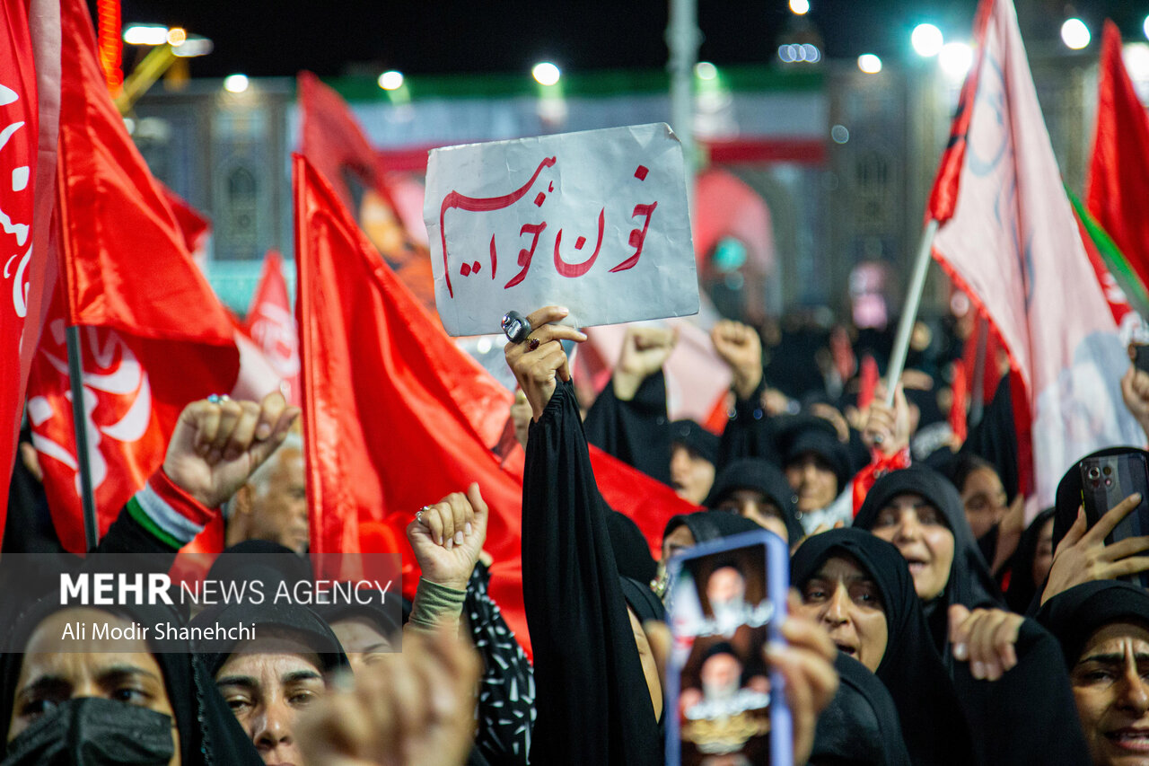 دومین شب بزرگداشت رهبر شهید انقلاب در حرم امام رضا (ع)