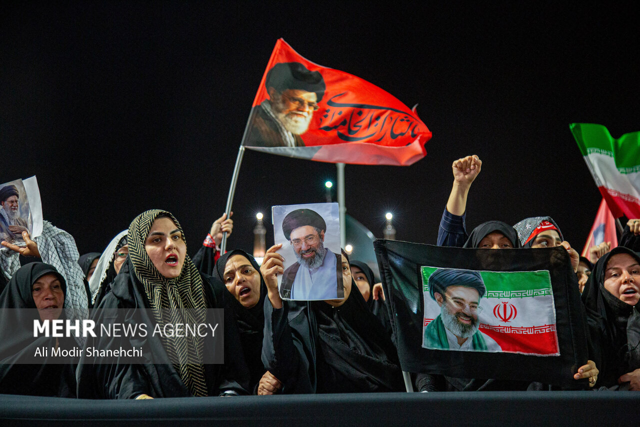 دومین شب بزرگداشت رهبر شهید انقلاب در حرم امام رضا (ع)