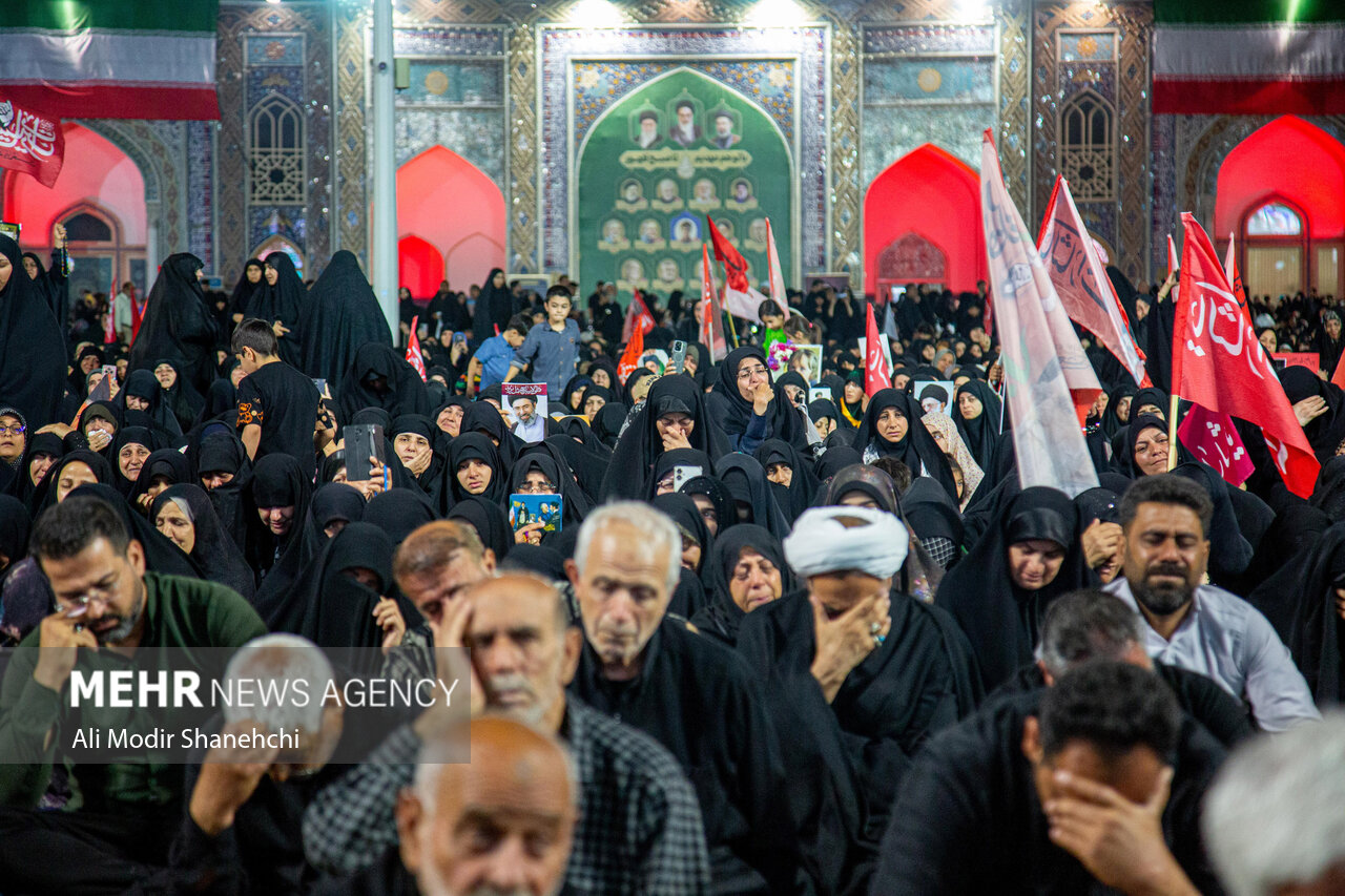 دومین شب بزرگداشت رهبر شهید انقلاب در حرم امام رضا (ع)