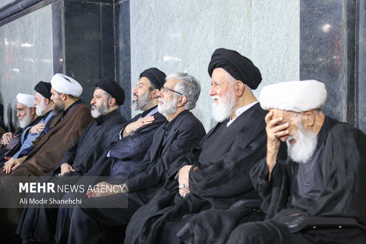 سومین شب بزرگداشت رهبر شهید انقلاب در حرم امام رضا (ع)