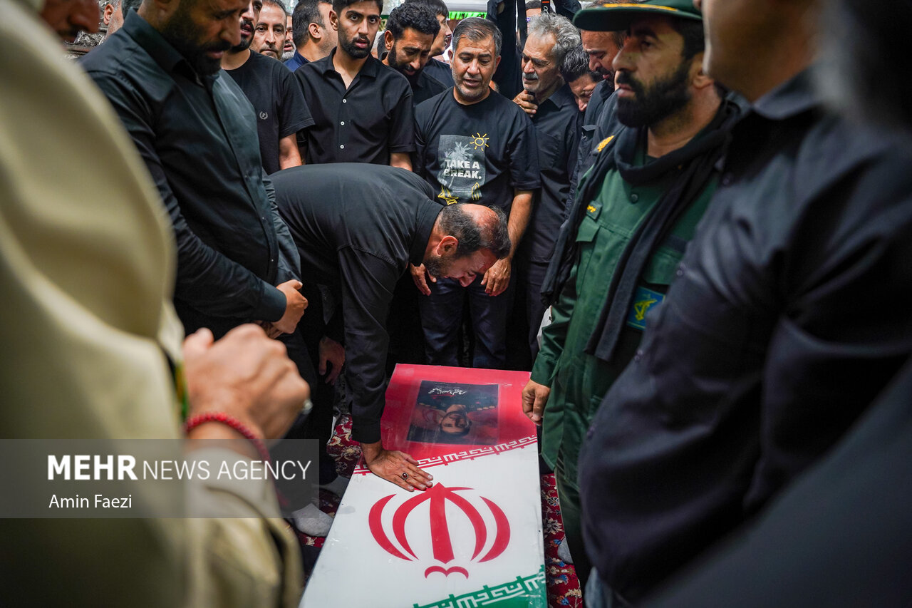 تشییع پیکر پاسدار شهید «محمد ناصر دلیرور» در حرم شاهچراغ(ع)