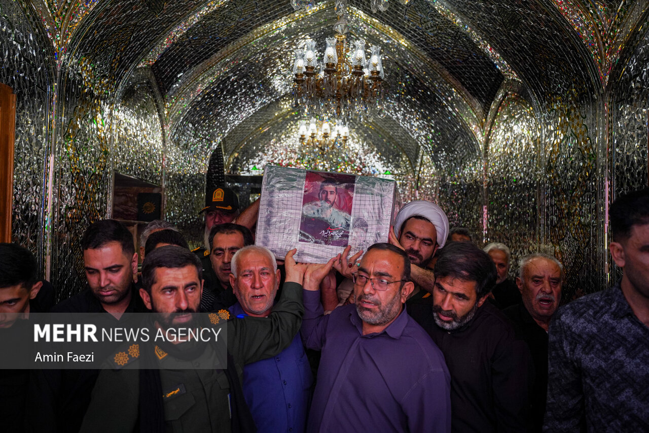 تشییع پیکر پاسدار شهید «محمد ناصر دلیرور» در حرم شاهچراغ(ع)