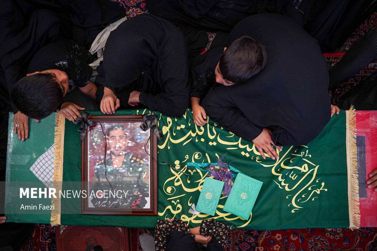 تشییع پیکر پاسدار شهید «محمد ناصر دلیرور» در حرم شاهچراغ(ع)