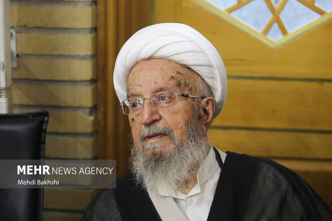 بزرگداشت رهبر شهید از سوی آیت الله مکارم شیرازی در قم