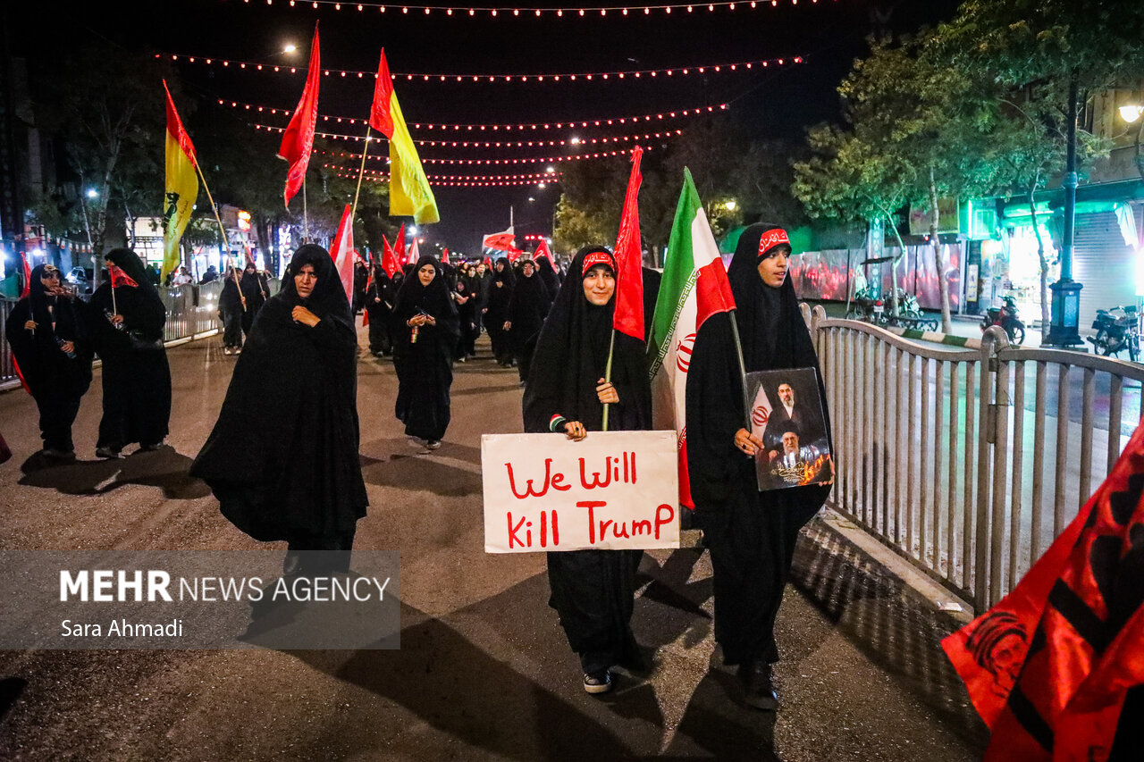 راهپیمایی مردمی به سوی حرم رضوی در هفتمین روز خاکسپاری «رهبر شهید»