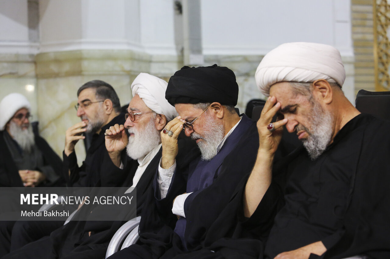 بزرگداشت رهبر شهید از سوی آیت الله مکارم شیرازی در قم