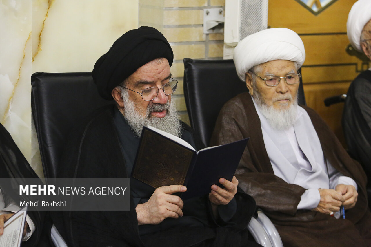 بزرگداشت رهبر شهید از سوی آیت الله مکارم شیرازی در قم