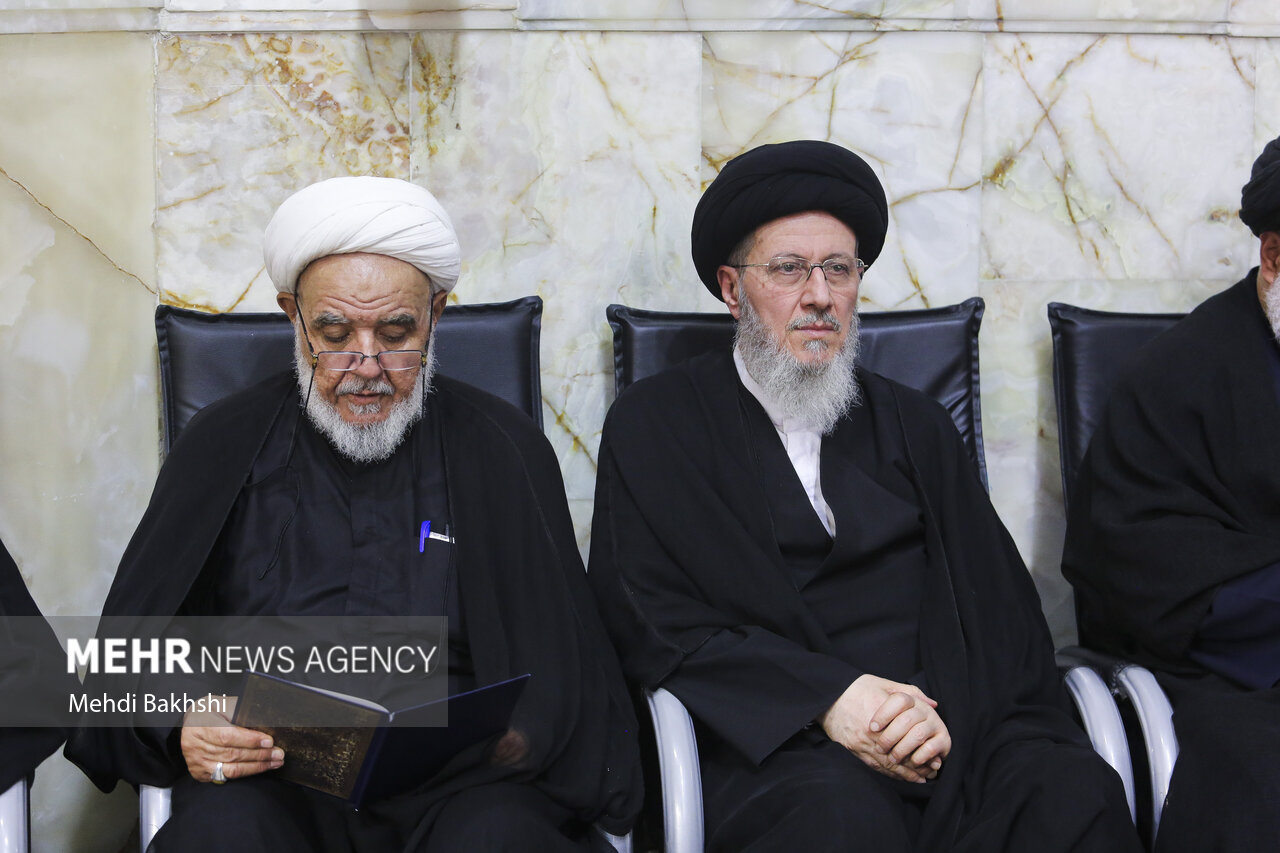 بزرگداشت رهبر شهید از سوی آیت الله مکارم شیرازی در قم