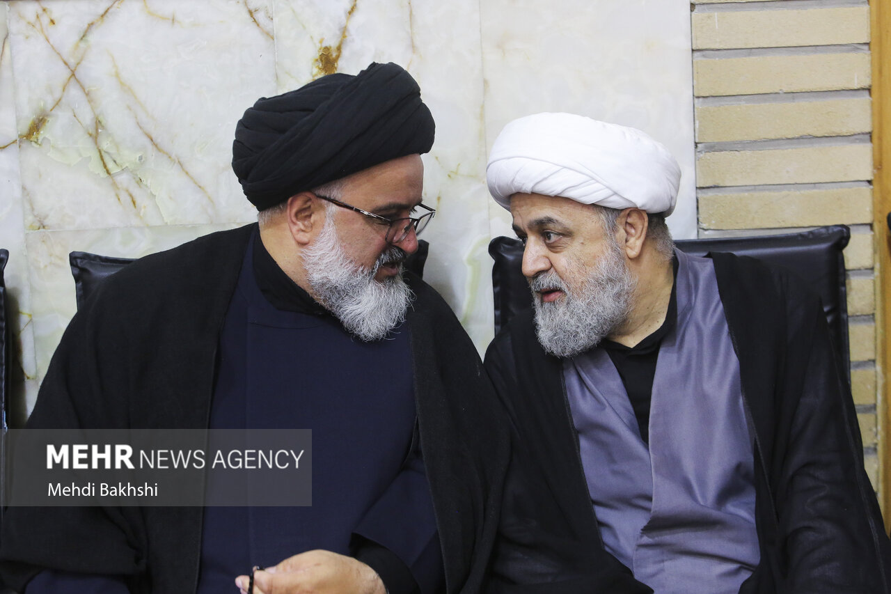 بزرگداشت رهبر شهید از سوی آیت الله مکارم شیرازی در قم