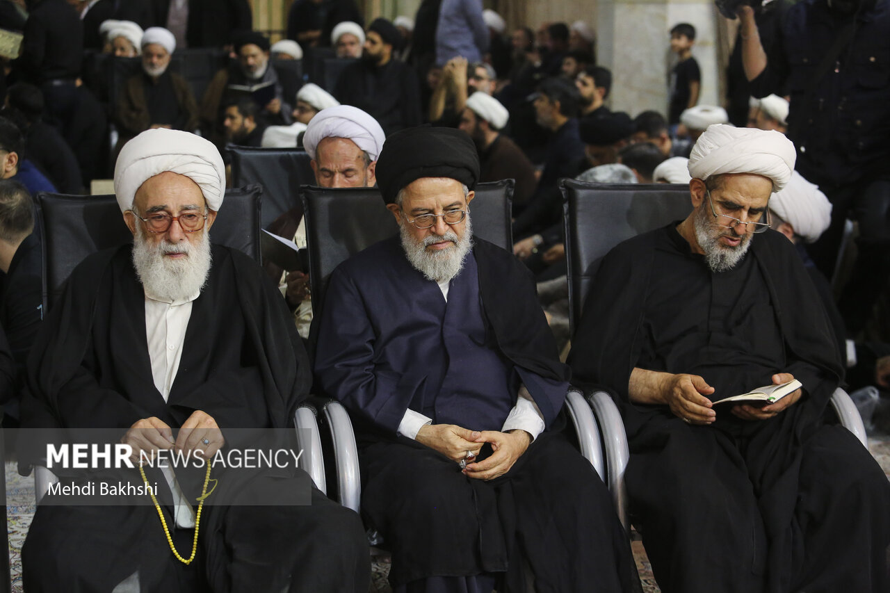 بزرگداشت رهبر شهید از سوی آیت الله مکارم شیرازی در قم