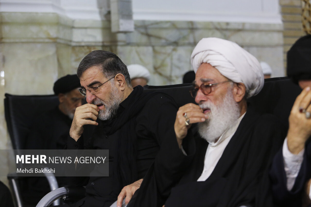 بزرگداشت رهبر شهید از سوی آیت الله مکارم شیرازی در قم