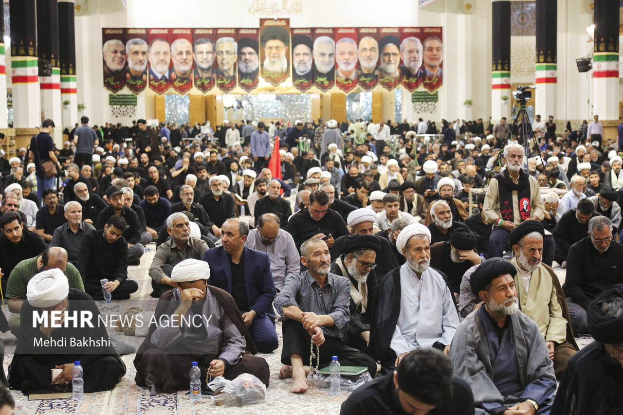 بزرگداشت رهبر شهید از سوی آیت الله مکارم شیرازی در قم