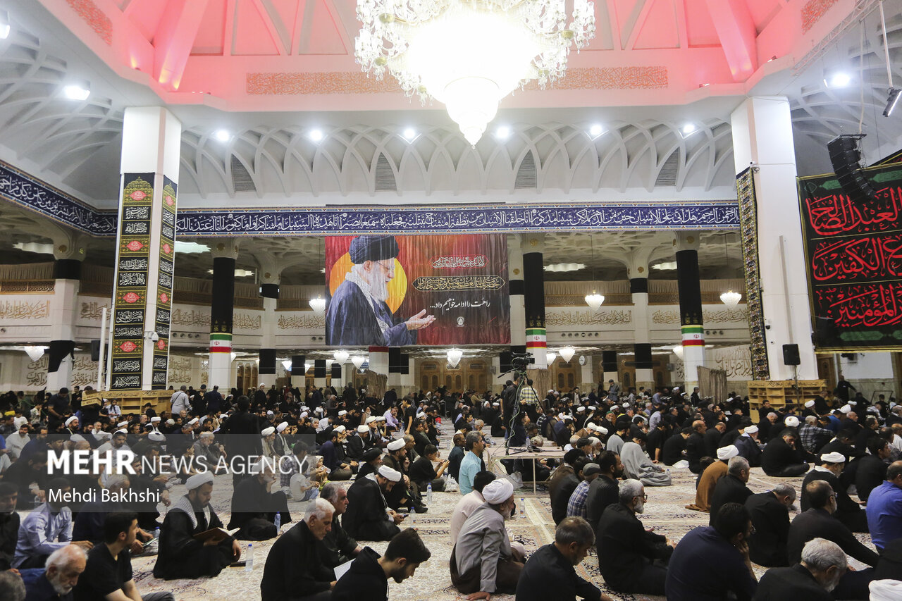 بزرگداشت رهبر شهید از سوی آیت الله مکارم شیرازی در قم