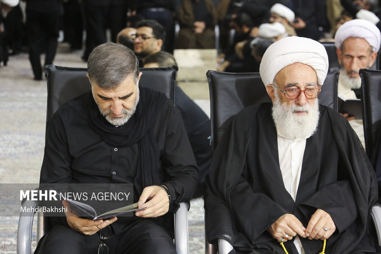بزرگداشت رهبر شهید از سوی آیت الله مکارم شیرازی در قم