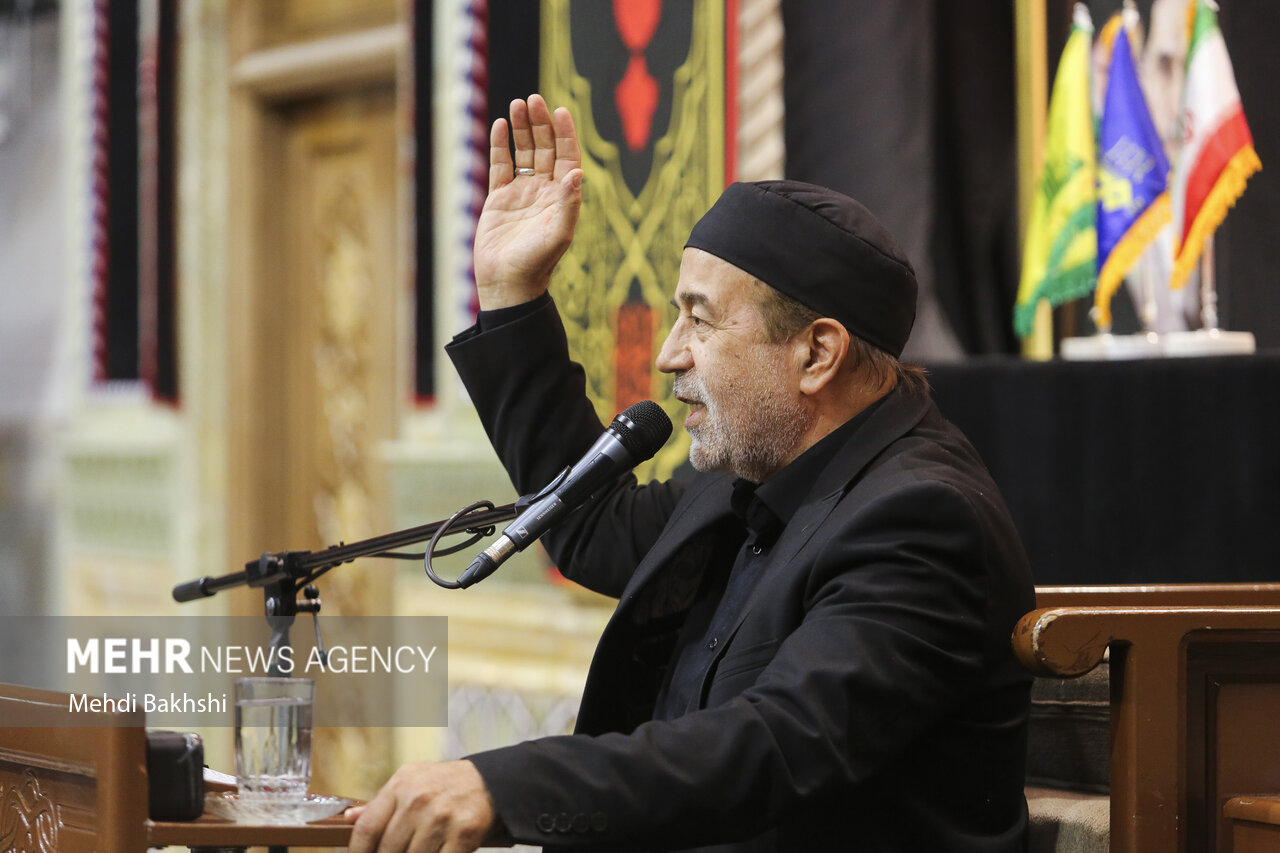 بزرگداشت رهبر شهید از سوی آیت الله مکارم شیرازی در قم