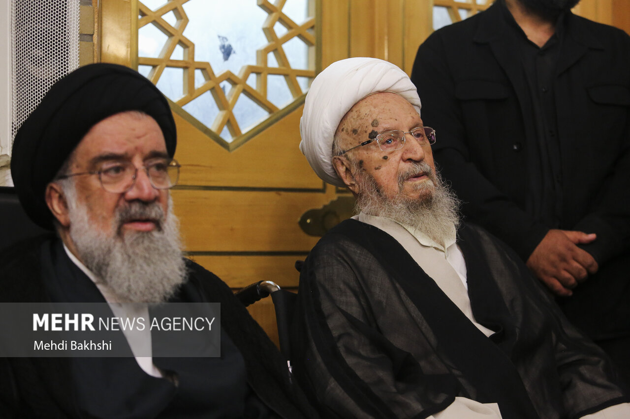 بزرگداشت رهبر شهید از سوی آیت الله مکارم شیرازی در قم
