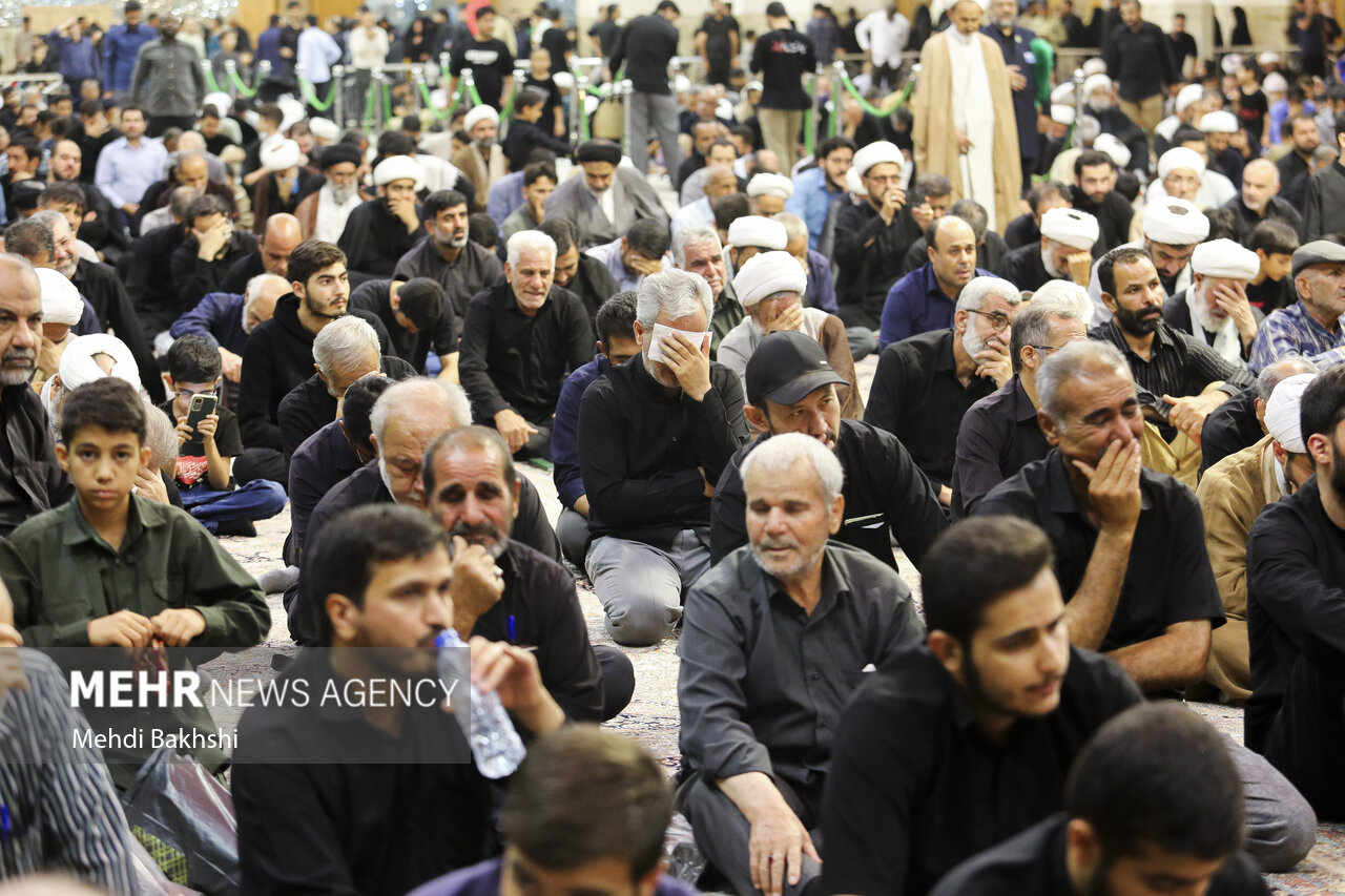 بزرگداشت رهبر شهید از سوی آیت الله مکارم شیرازی در قم