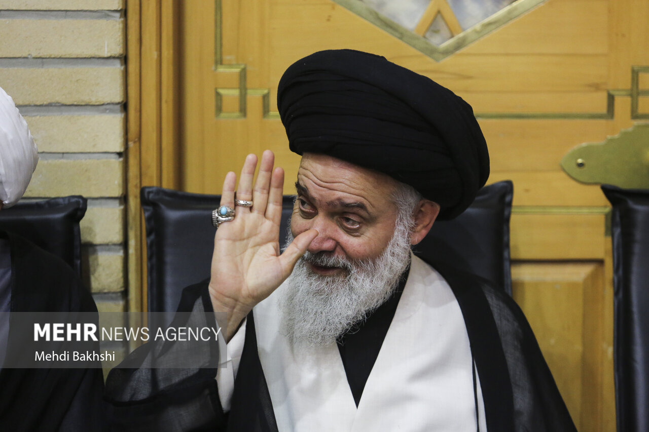 بزرگداشت رهبر شهید از سوی آیت الله مکارم شیرازی در قم