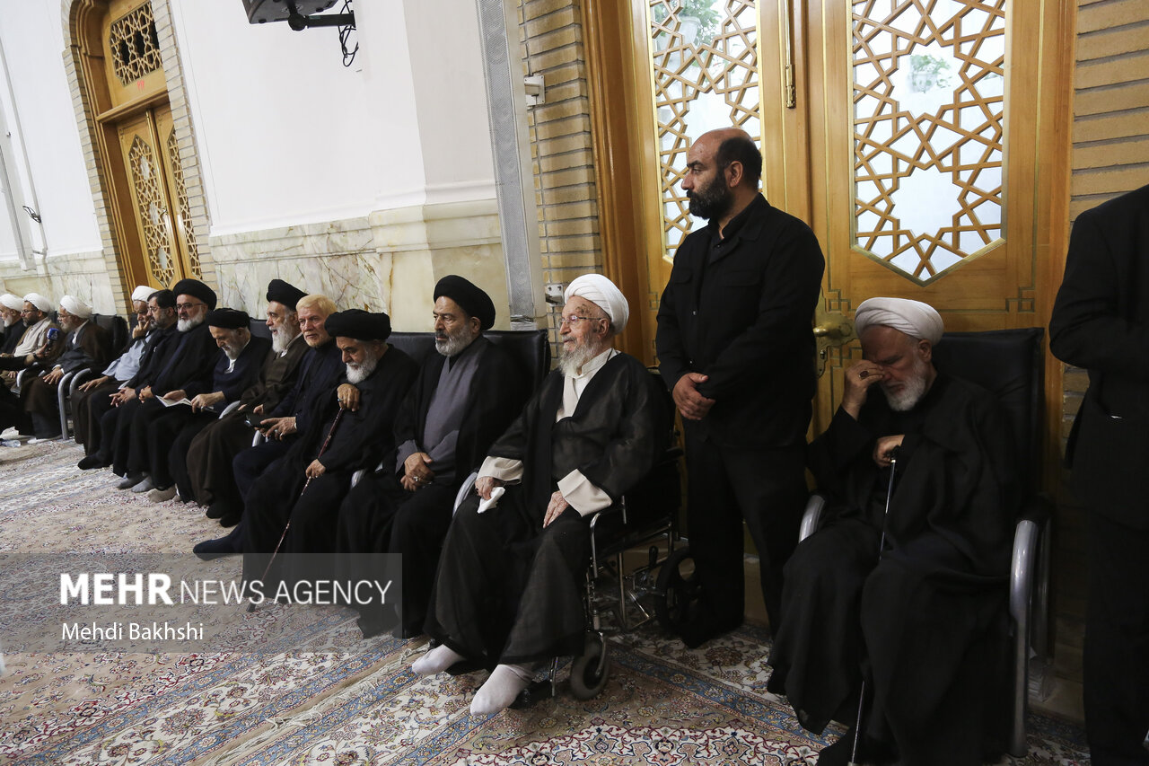 بزرگداشت رهبر شهید از سوی آیت الله مکارم شیرازی در قم