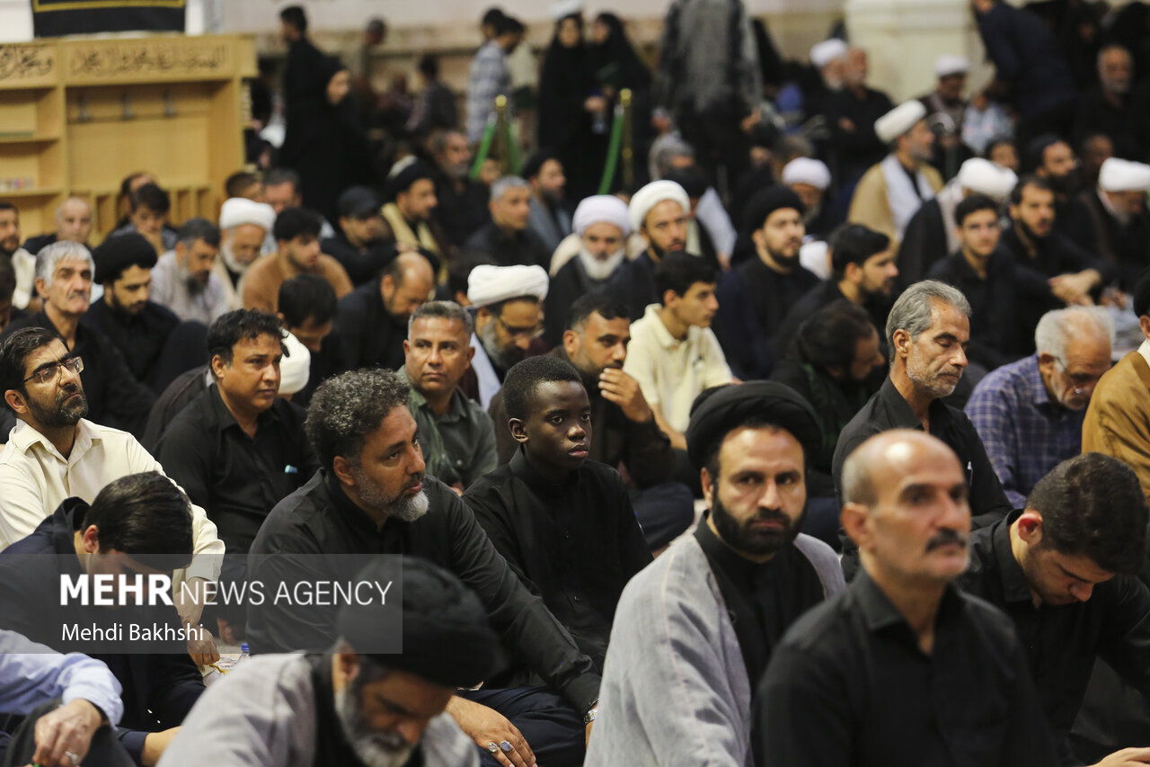 بزرگداشت رهبر شهید از سوی آیت الله مکارم شیرازی در قم